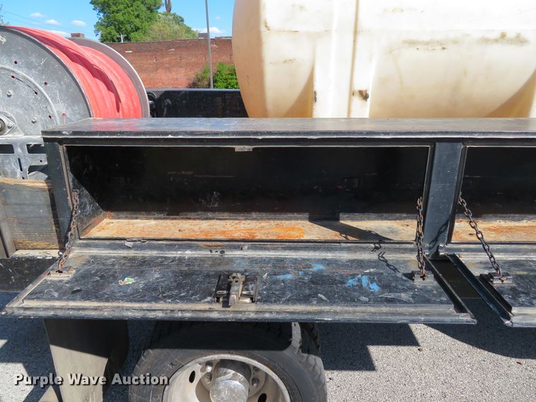 image for item DH2111 2006 Ford F550 flatbed truck