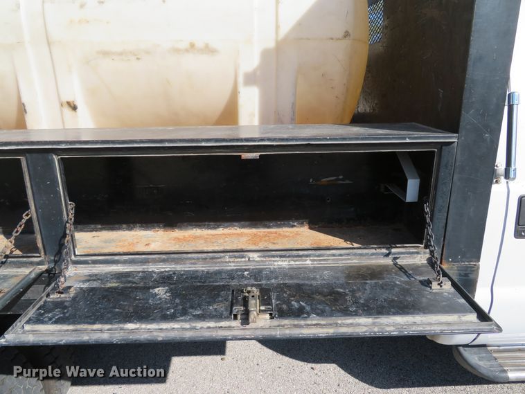 image for item DH2111 2006 Ford F550 flatbed truck