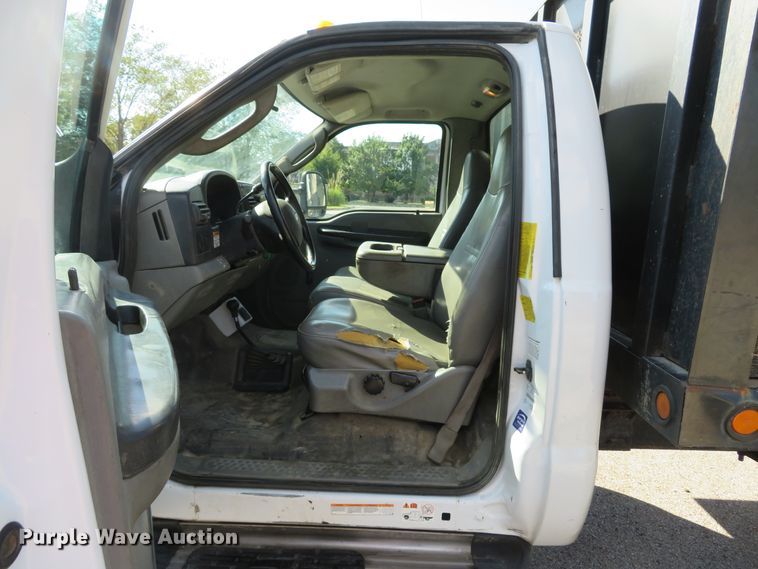 image for item DH2111 2006 Ford F550 flatbed truck