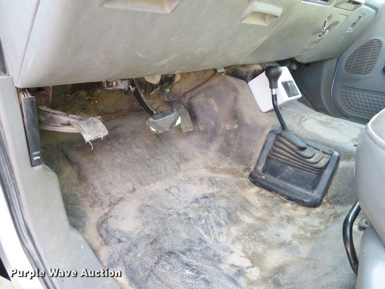 image for item DH2111 2006 Ford F550 flatbed truck