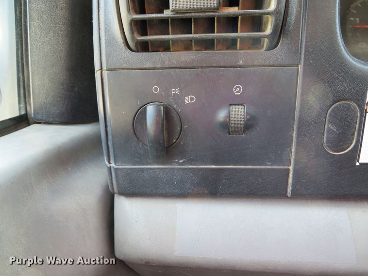 image for item DH2111 2006 Ford F550 flatbed truck