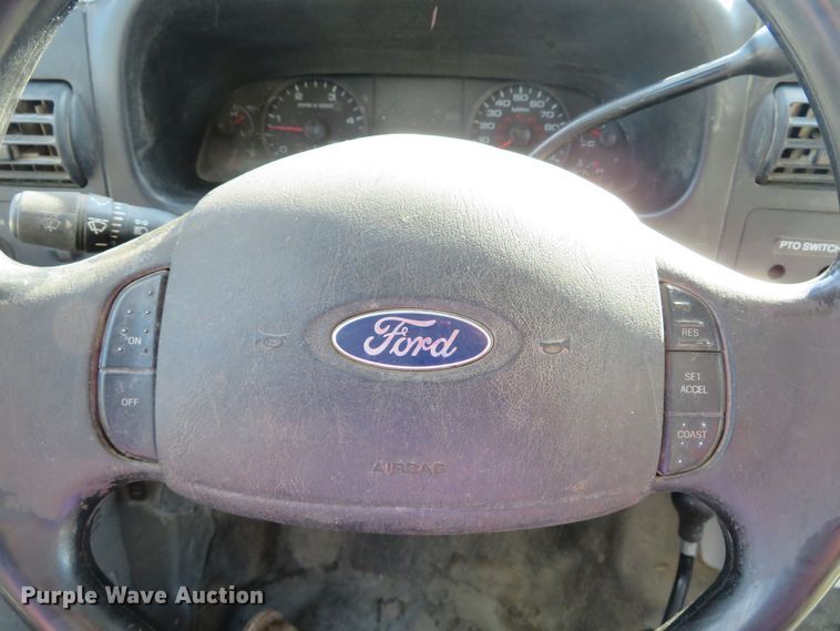 image for item DH2111 2006 Ford F550 flatbed truck