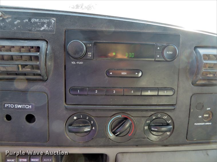 image for item DH2111 2006 Ford F550 flatbed truck