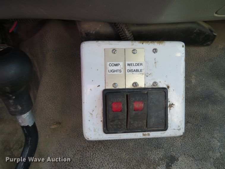 image for item DH2111 2006 Ford F550 flatbed truck