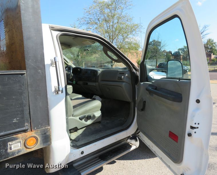 image for item DH2111 2006 Ford F550 flatbed truck