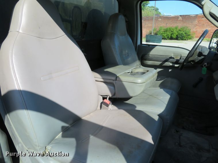 image for item DH2111 2006 Ford F550 flatbed truck