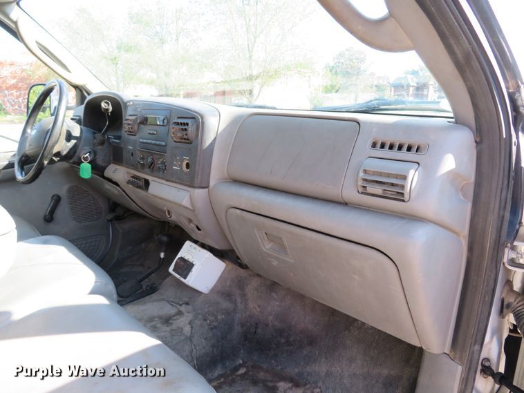 image for item DH2111 2006 Ford F550 flatbed truck