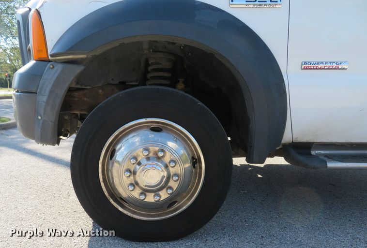 image for item DH2111 2006 Ford F550 flatbed truck