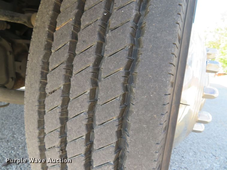 image for item DH2111 2006 Ford F550 flatbed truck