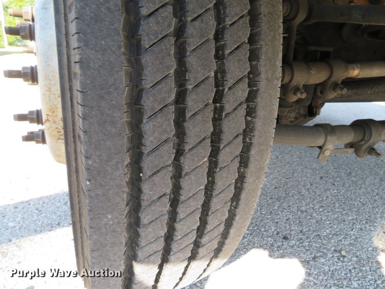 image for item DH2111 2006 Ford F550 flatbed truck