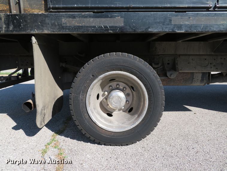 image for item DH2111 2006 Ford F550 flatbed truck