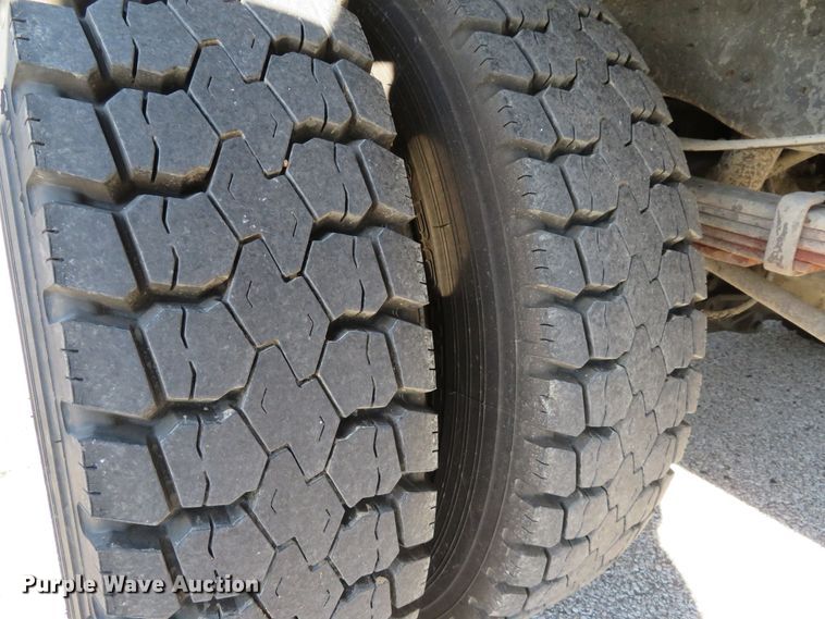 image for item DH2111 2006 Ford F550 flatbed truck