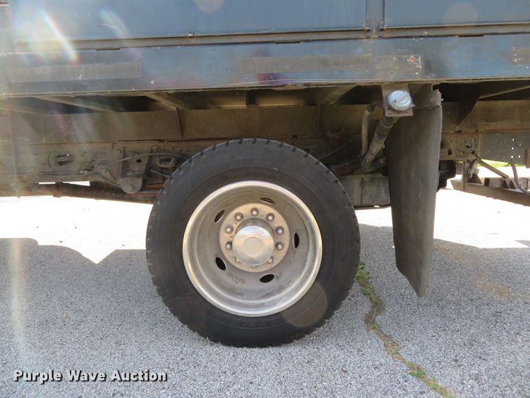 image for item DH2111 2006 Ford F550 flatbed truck