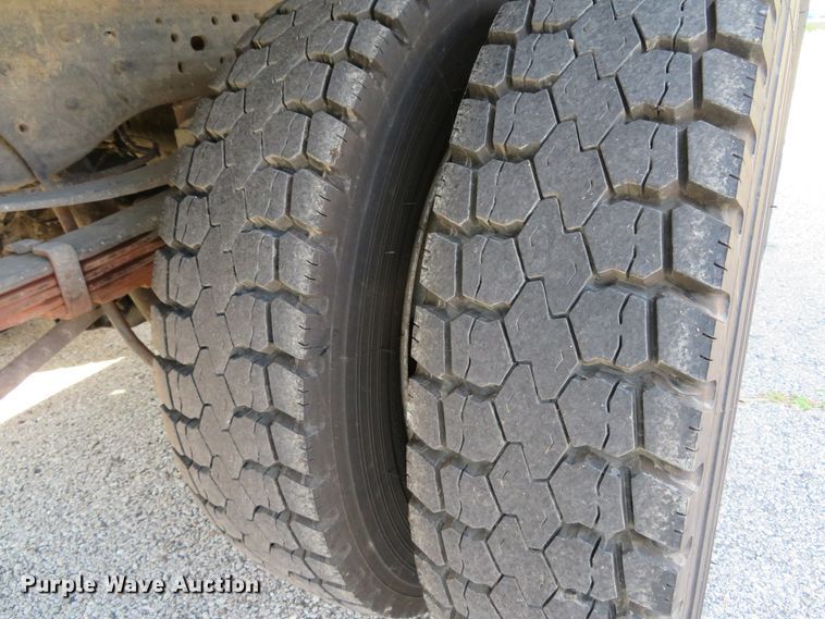 image for item DH2111 2006 Ford F550 flatbed truck