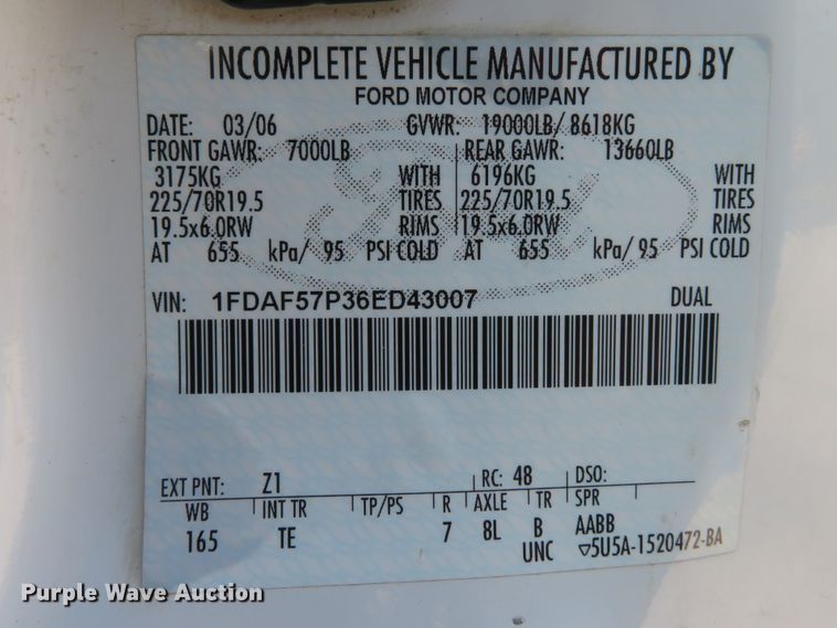 image for item DH2111 2006 Ford F550 flatbed truck