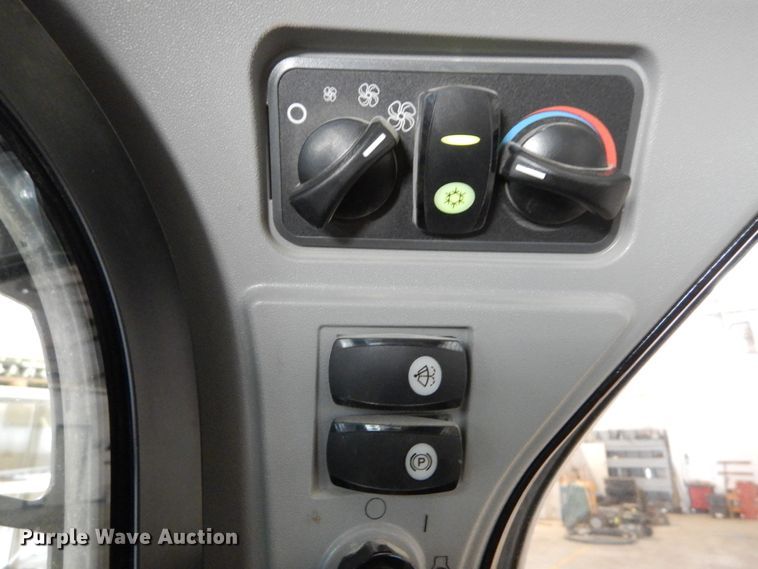 image for item DH2120 2018 Caterpillar 299D2 skid steer