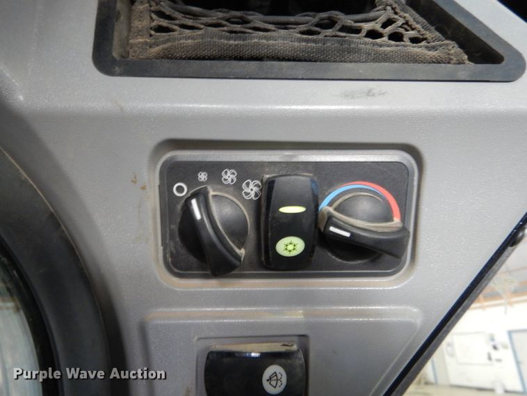 image for item DH2121 2016 Caterpillar 299D2 skid steer