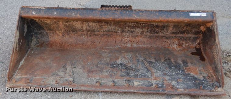 image for item GC9273 Caterpillar low profile skid steer bucket