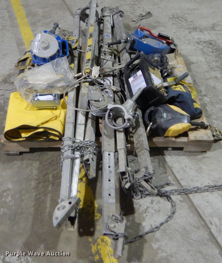 image for item GC9335 Sala confined space tripods