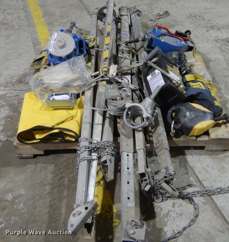 image for item GC9335 Sala confined space tripods