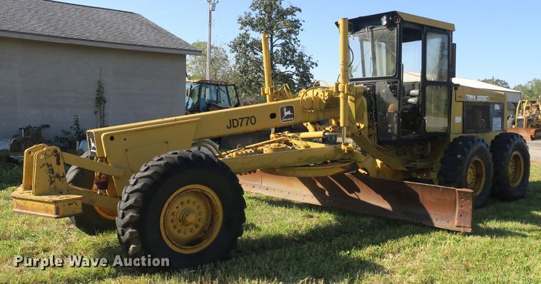 image for item DB10171 1976 John Deere 770 motor grader