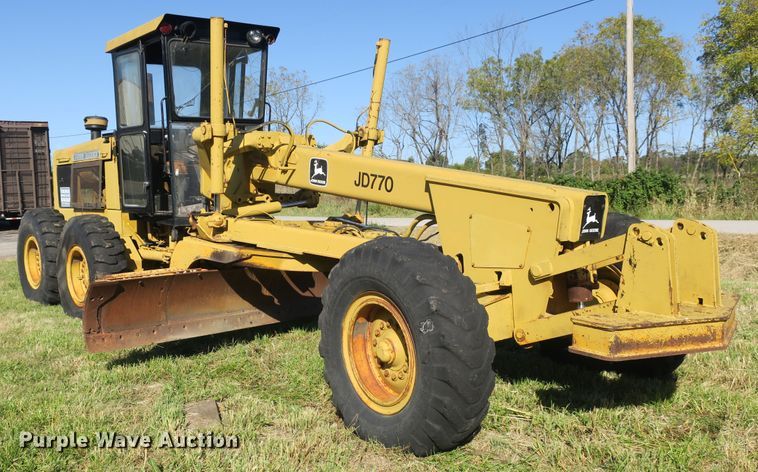 image for item DB10171 1976 John Deere 770 motor grader