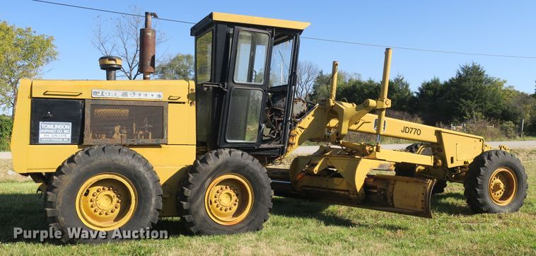 image for item DB10171 1976 John Deere 770 motor grader