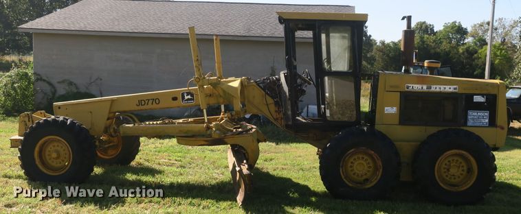 image for item DB10171 1976 John Deere 770 motor grader