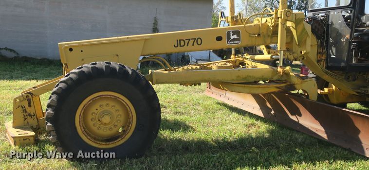 image for item DB10171 1976 John Deere 770 motor grader