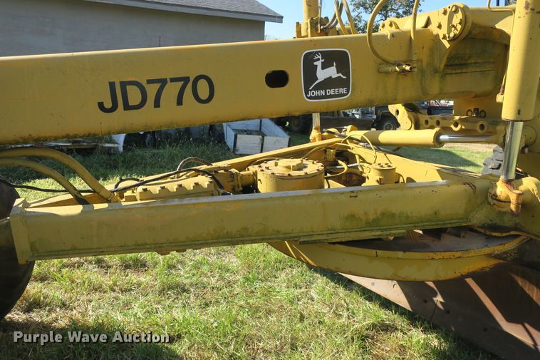 image for item DB10171 1976 John Deere 770 motor grader