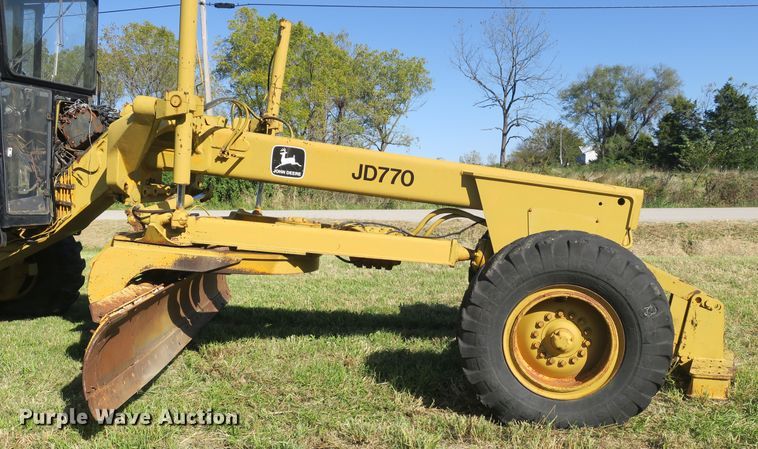 image for item DB10171 1976 John Deere 770 motor grader