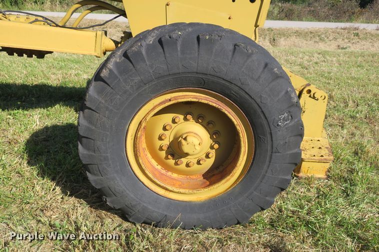 image for item DB10171 1976 John Deere 770 motor grader