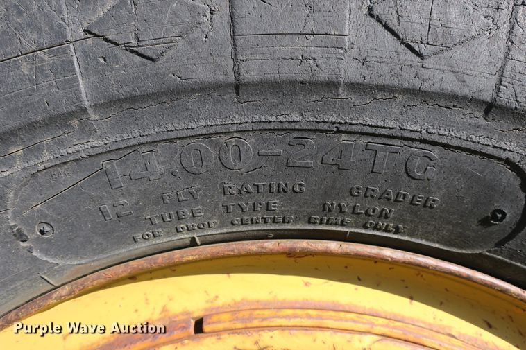 image for item DB10171 1976 John Deere 770 motor grader