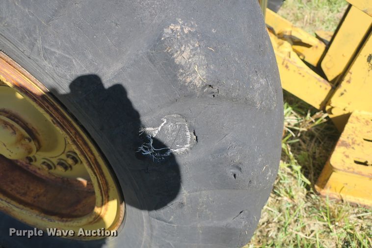 image for item DB10171 1976 John Deere 770 motor grader