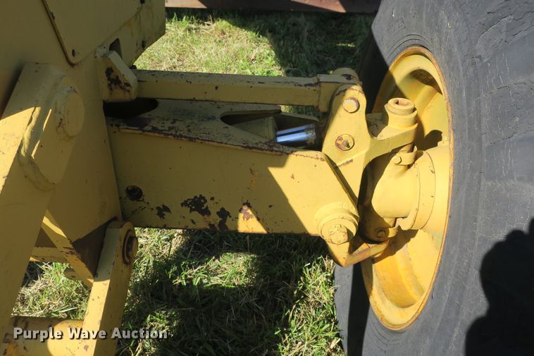 image for item DB10171 1976 John Deere 770 motor grader