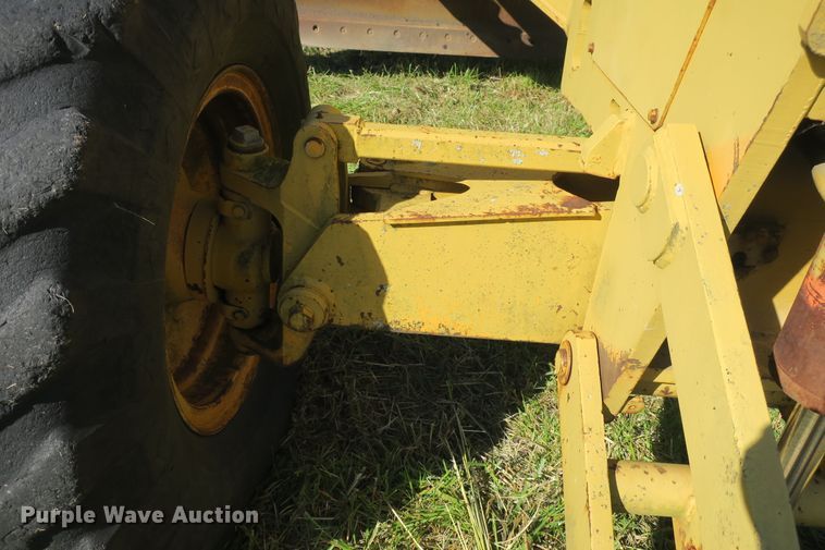 image for item DB10171 1976 John Deere 770 motor grader