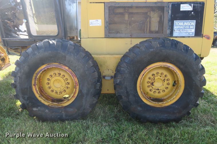 image for item DB10171 1976 John Deere 770 motor grader