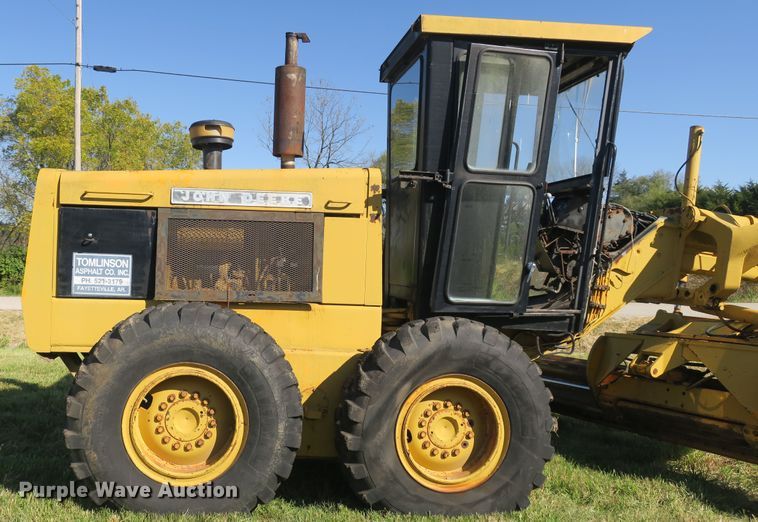 image for item DB10171 1976 John Deere 770 motor grader