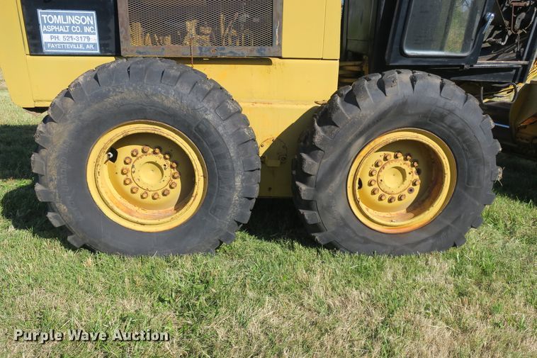 image for item DB10171 1976 John Deere 770 motor grader