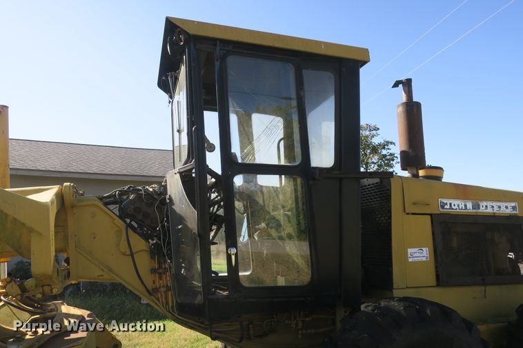 image for item DB10171 1976 John Deere 770 motor grader