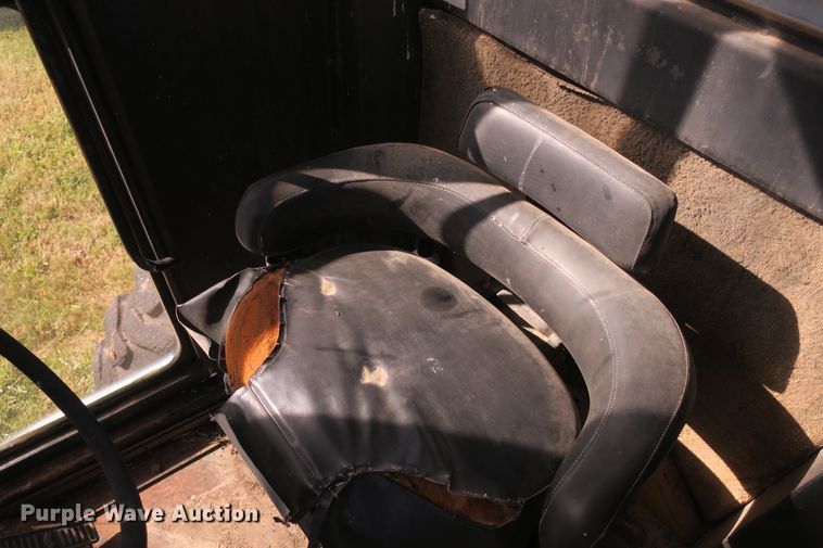 image for item DB10171 1976 John Deere 770 motor grader