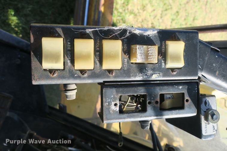 image for item DB10171 1976 John Deere 770 motor grader