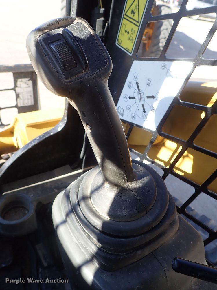 image for item DB7584 2015 Caterpillar 289D skid steer