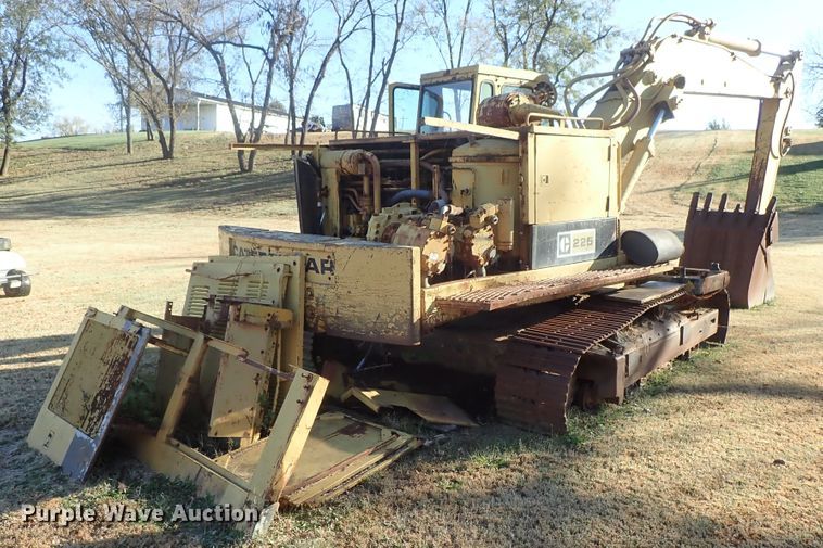 image for item DB7586 Caterpillar 225 excavator