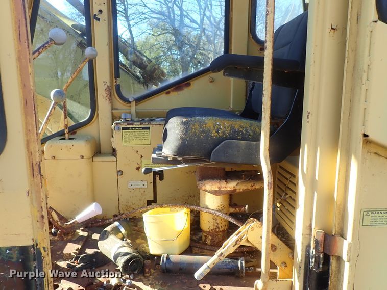 image for item DB7586 Caterpillar 225 excavator