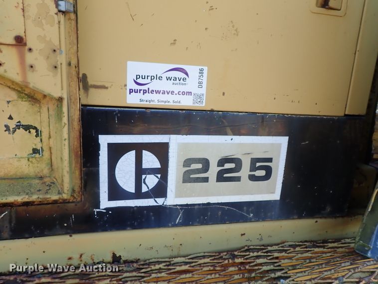 image for item DB7586 Caterpillar 225 excavator