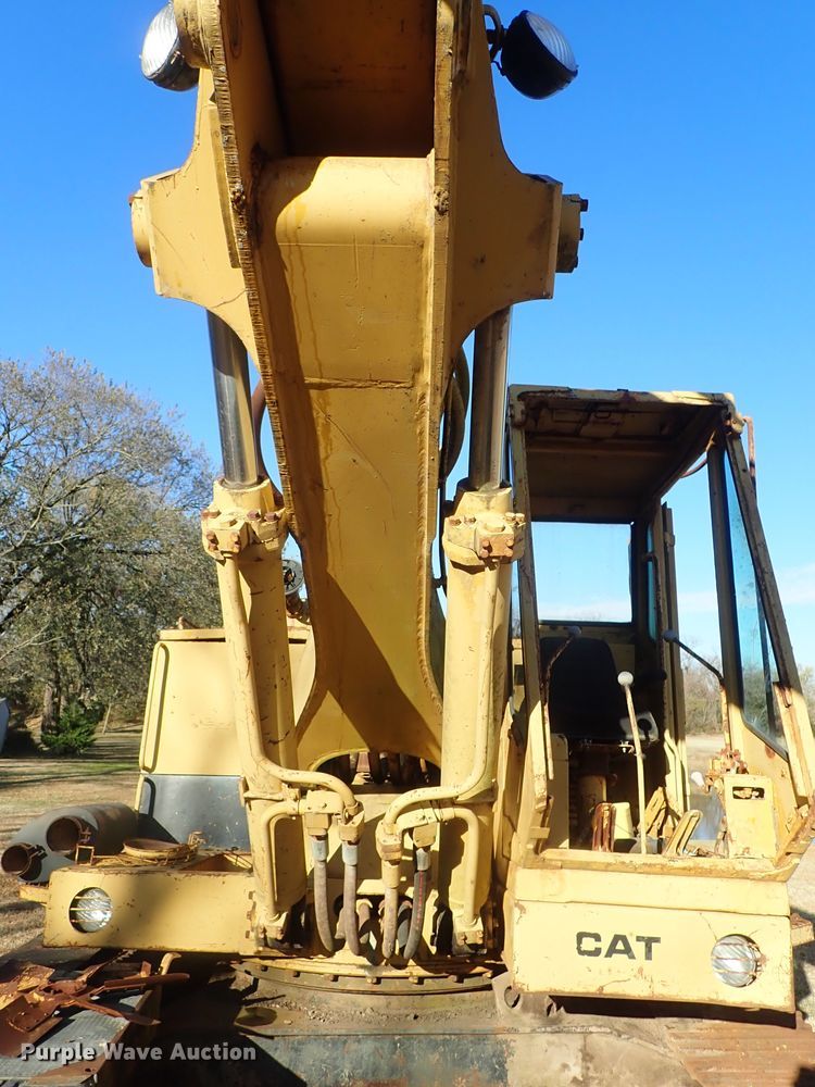 image for item DB7586 Caterpillar 225 excavator