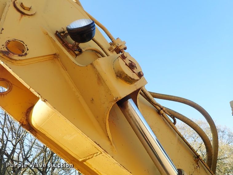 image for item DB7586 Caterpillar 225 excavator