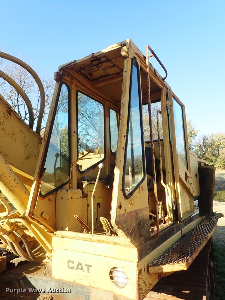 image for item DB7586 Caterpillar 225 excavator