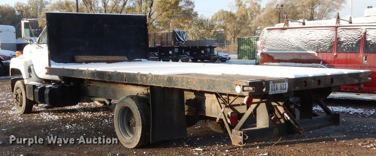 image for item DC4520 1994 GMC TopKick C5500 flatbed truck